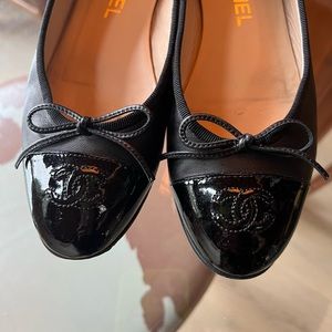 CHANEL Lambskin Patent CC Cap Toe Ballerina Flats 37 Black